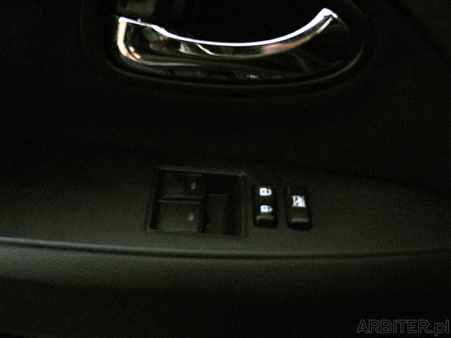 Szyby elektryczne tylko z przodu w Toyota Avensis T27 Luna
